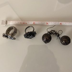 Adjustable rings and earring set